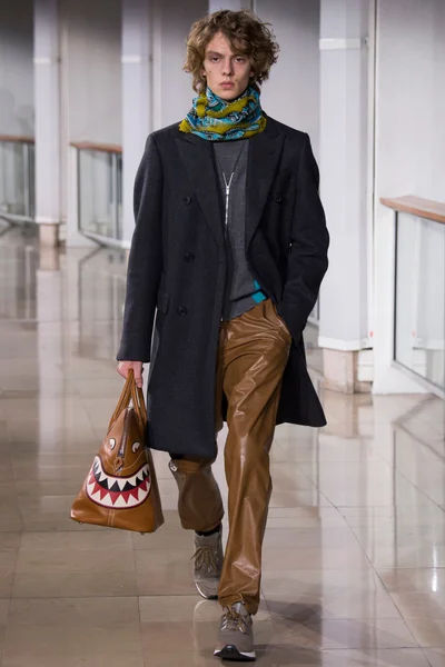 Look 19